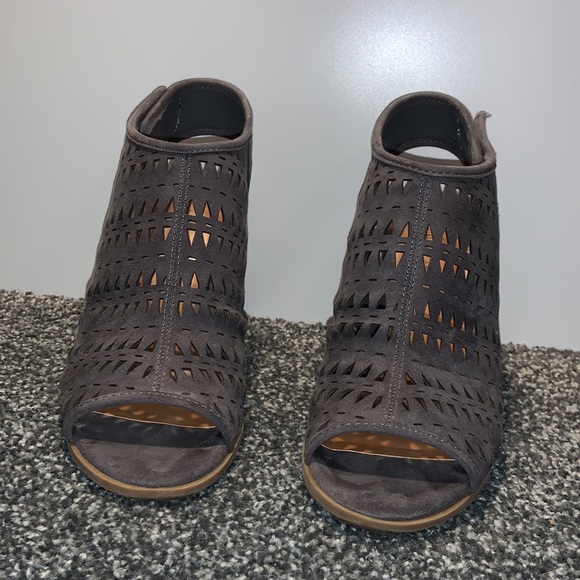 Indigo Rd. Triangle Perforated Booties - Picture 2 of 4